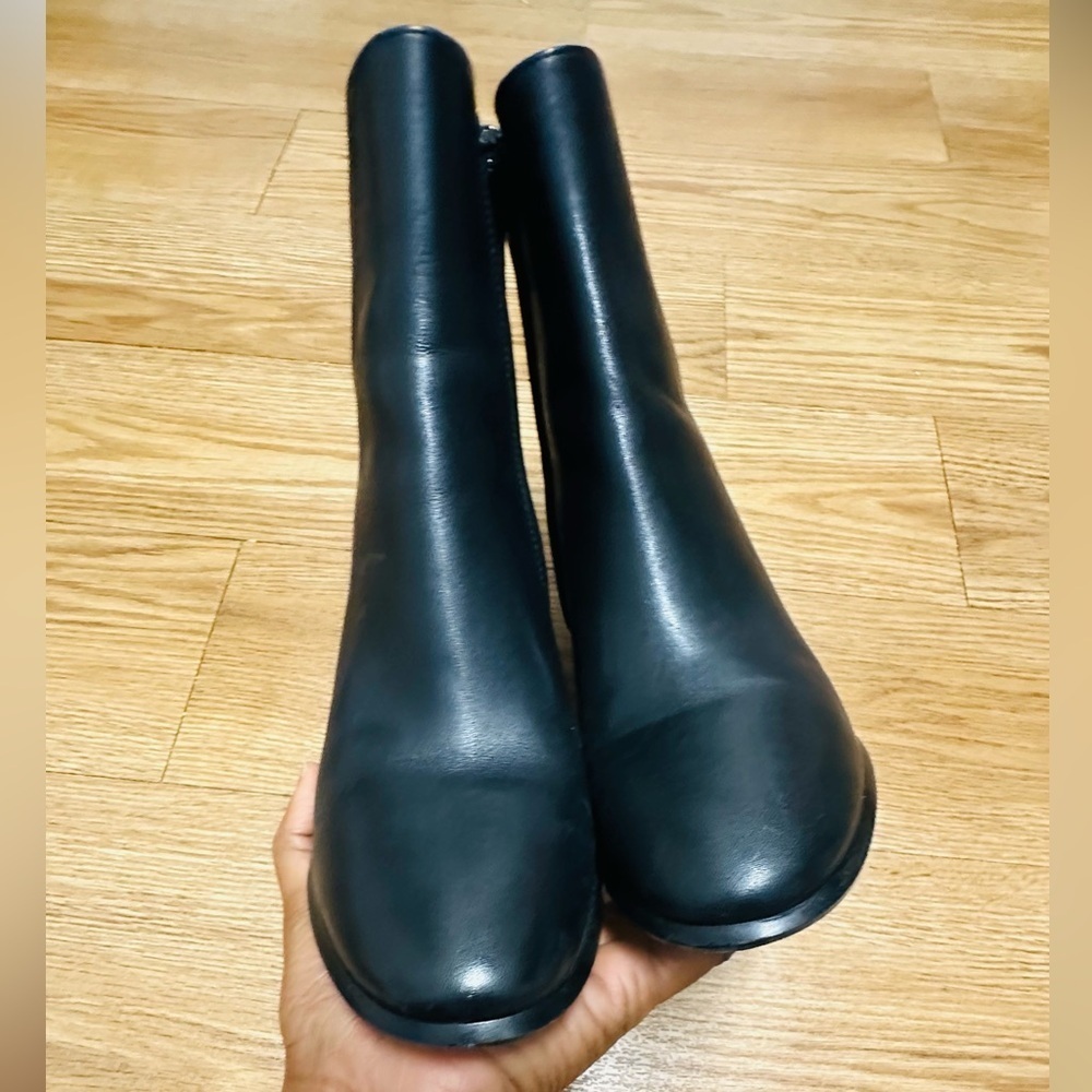Tory Burch
HEELED BLACK ANKLE LEATHER BOOT - Picture 8 of 14